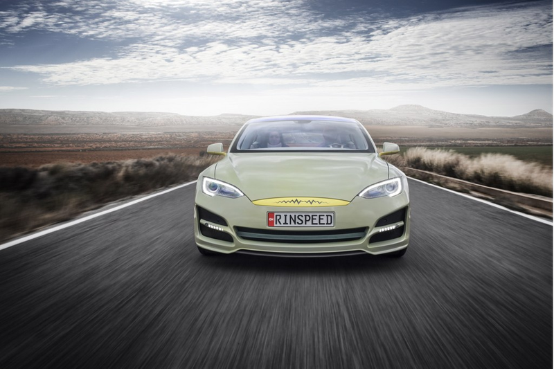 Illustration for article titled The Rinspeed XchangE Is A Crazy Driverless Tesla You Can Live In